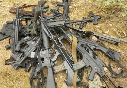 Киев переполнен оружием, его шлют даже по почте, — МВД