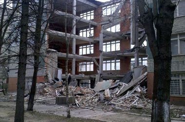 Во Львове обвалилась стена пятиэтажного здания