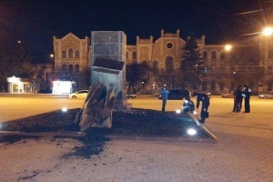 В Харькове за ночь снесли три памятника 