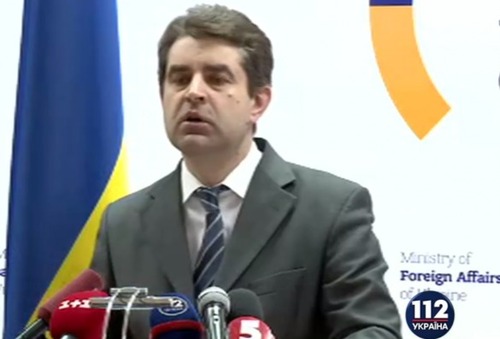 В МИД Украины заявили, что будут добиваться введения миротворцев на Донбасс 