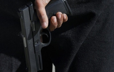 На Пасху в Житомире двое мужчин устроили стрельбу в магазине