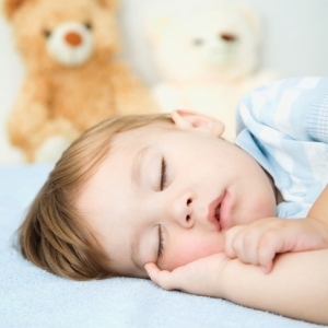 Новый метод уложить ребенка спать с помощью салфетки за 42 секунды