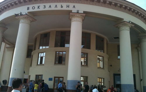 В Киеве из-за угрозы взрыва закрыли одну из самых загруженных станций метро