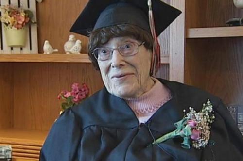 Вчитися ніколи не пізно: 103-річна американка закінчила школу