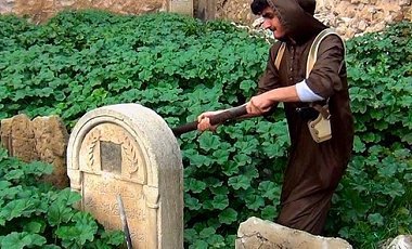 В Ираке вандалы-исламисты разрушили христианские могилы
