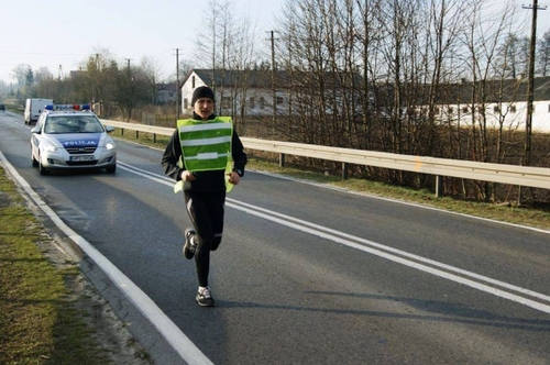 12 бігунів пробігли 4000 кілометрів заради миру в Україні