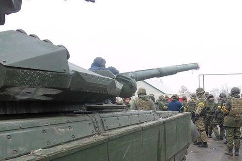 В Широкино сейчас идет танковый бой - офицер АТО