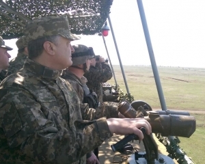 Порошенко спостерігає за навчаннями десантників на Миколаївщині (фото) 