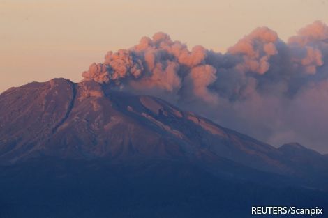 В Чили второе за неделю извержение самого опасного вулкана в мире. Редкое ВИДЕО начала извержения