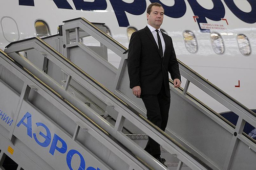 Медведев приехал в аннексированный Крым возлагать венки и встречаться с аграриями и ветеранами