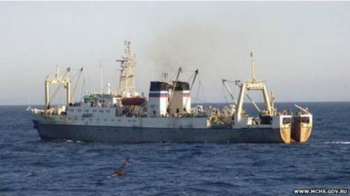 У Охотському морі затонув траулер: більше 50 загиблих