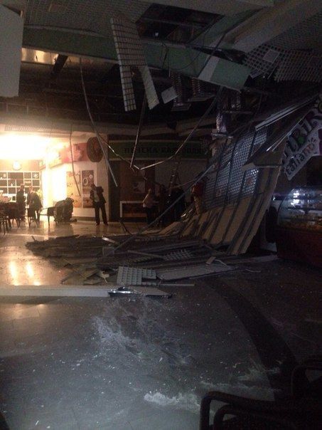 В Харькове в торговом центре рухнул потолок: фотофакт