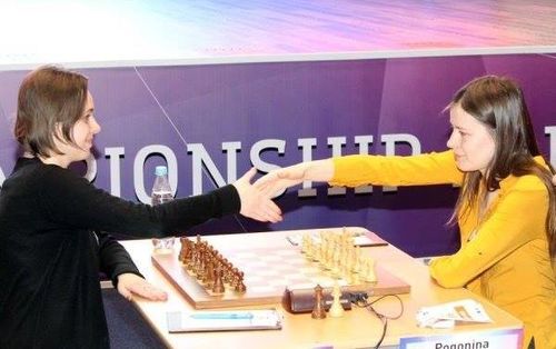 Украинка и россиянка сыграли вничью в третьей партии финала ЧМ по шахматам