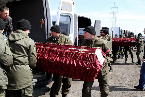 В Днепропетровске похоронили 11 неопознанных солдат
