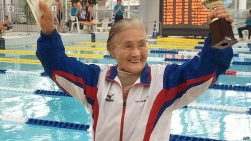 100-летняя японка бьет рекорды в плавании