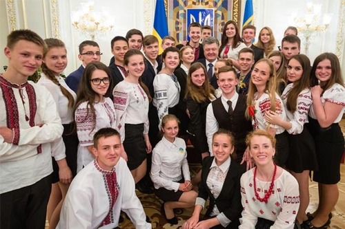 Президент Украины встретился с лидерами школьного самоуправления 