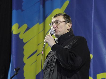 Юрий Луценко предложил полностью заблокировать оккупированную часть Донецкой области