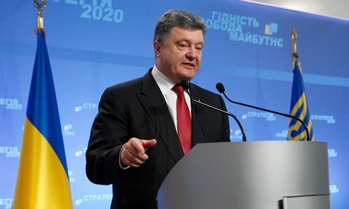 В Киеве начали собирать подписи за отставку Порошенко