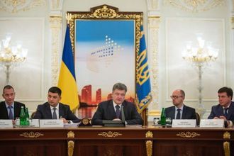 Президент Украины Петр Порошенко требует ускорить темпы реформ в Украине