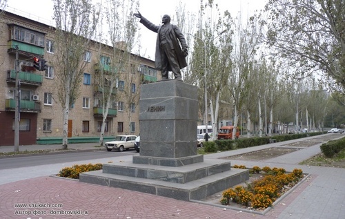 В Мелитополе коммунальшики демонтировали три памятника Ленину