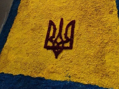 В Бразилии улицы украсили украинскими трезубцами