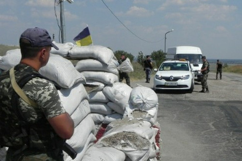 На Днепропетровщине представители военного комиссариата начали вручать повестки водителям просто на блокпостах