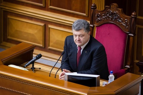 До конца текущей сессии Порошенко внесет на рассмотрение народных депутатов  законопроекты об изменениях в Конституцию