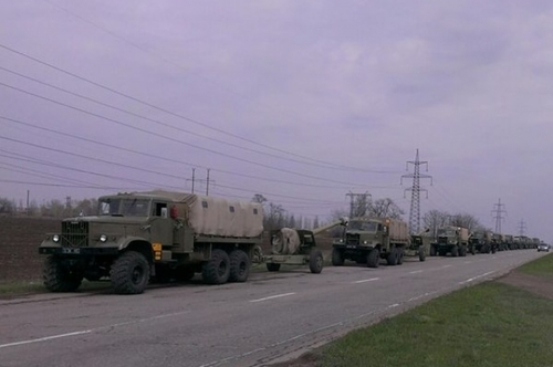 На Донбасс вошла колонна военной техники и около 300 российских военных 