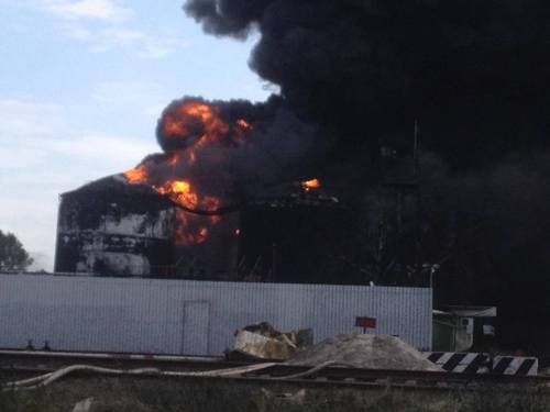 Пожар на нефтебазе под Киевом возобновился