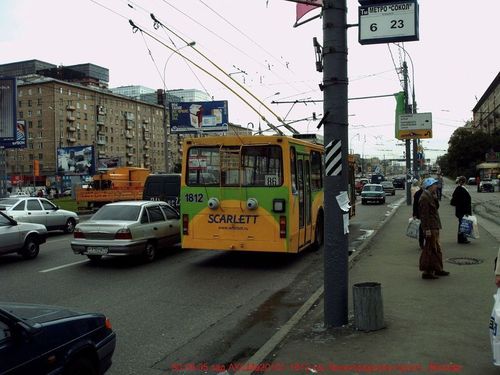 В Москве неизвестные обстреляли троллейбус