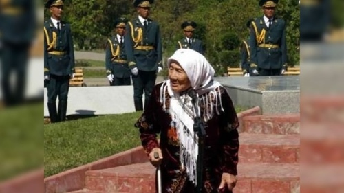 В Киргизии умерла женщина, усыновившая 150 детей из блокадного Ленинграда