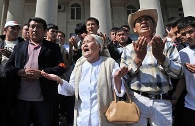 В столице Киргизии началась акция протеста против изменения Конституции