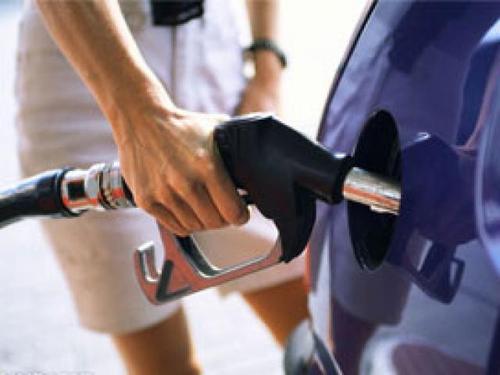 В Украине продажи бензина упали на треть