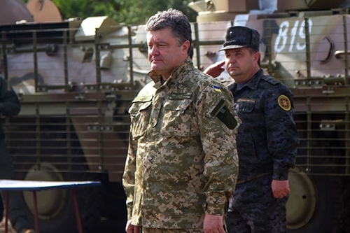Порошенко подписал закон, положения которого позволяют пребывание иностранных войск на территории Украины