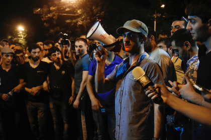 Полиция планирует восстановить порядок на улицах столицы Армении до конца воскресенья