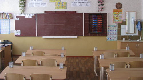 Из Луганских школ массово увольняются учителя