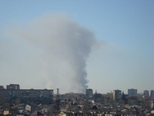 В Донецке звучат странные взрывы