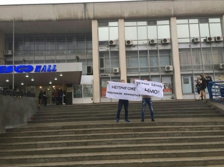 Валерию пытались забросать вениками во Владивостоке