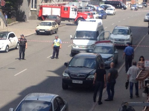 В Харькове милиция ищет взрывчатку в двух судах и ОВИРе