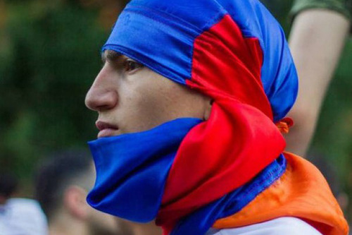 Армения: митингующие хотят свою акцию у резиденции президента