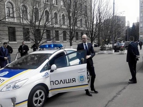 Мінімальна зарплата для нових українських поліцейських становитиме 8 тисяч гривень