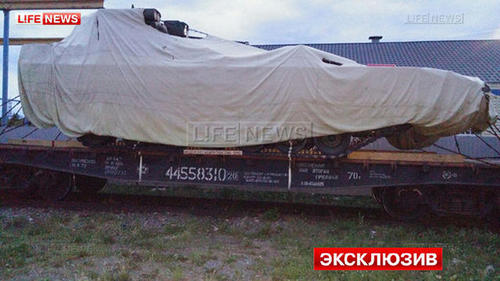 Новый российский танк "Армата" загорелся во время транспортировки