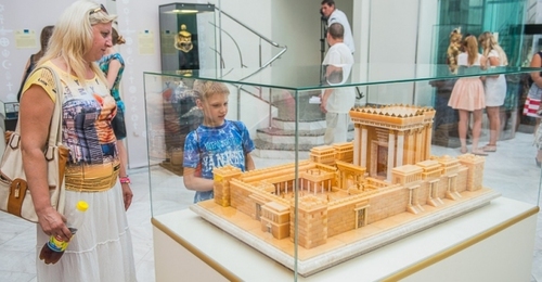 Выставка «Музей религий» открылась в галерее «АВЭК» 6 июля
