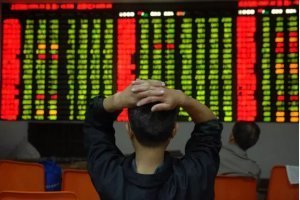 Власти Китая остановили рекордный за 20 лет обвал фондового рынка 