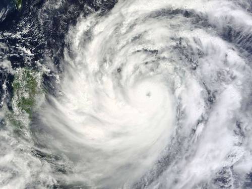 В Китае в ожидании тайфуна эвакуированы более 865 тыс. человек 