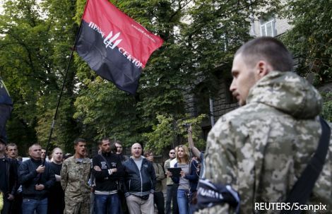 «Правый сектор» движется от Мукачева к границе с Польшей