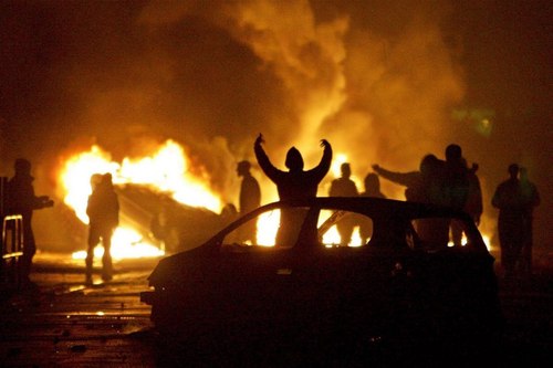  День взятия Бастилии во Франции отметили сожжением более 700 автомобилей 