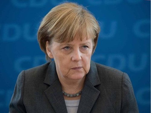Меркель довела до слез маленькую палестинку (ВИДЕО)