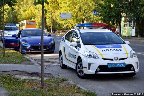 У Києві патрульні наздогнали порушника на Maserati