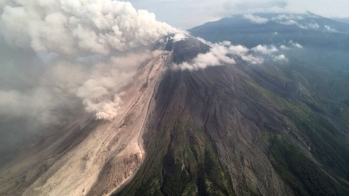Из-за извержения вулкана в 5 районах штата Колима в Мексике объявлен режим чрезвычайной ситуации